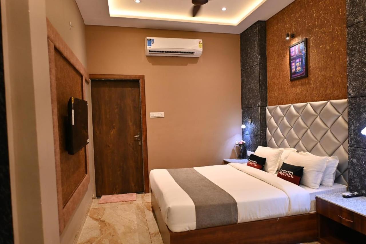The Apple Tree Hotel Індаур Екстер'єр фото